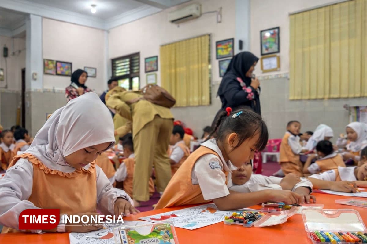 Gebyar Literasi Anak Sidoarjo: Mewarnai Sambil Mengenal Sejarah Candi Pari dan Budaya Menabung