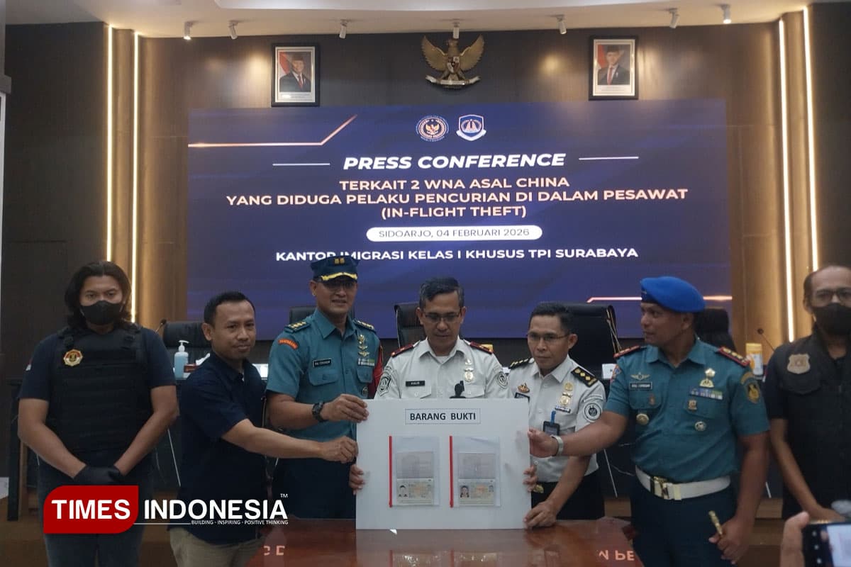 Imigrasi Surabaya Deportasi Dua WNA China karena Curi Uang Penumpang di Pesawat