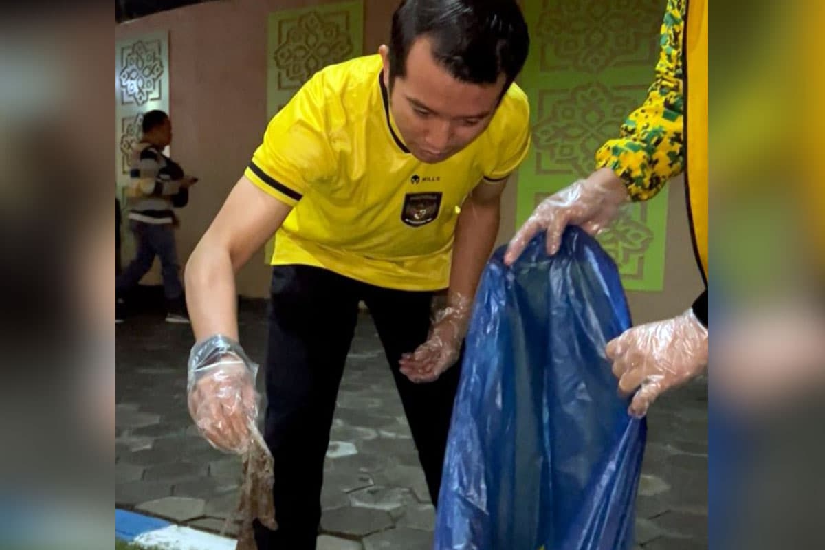 Golkar dan Mahasiswa KIP Umsida Soroti Masalah Sampah di Alun-alun Sidoarjo
