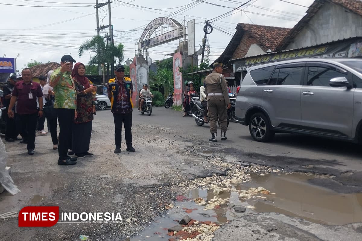 Sidak Jalan Rusak di Candi, Bupati Sidoarjo Instruksikan Perbaikan Serentak di 5 Kecamatan
