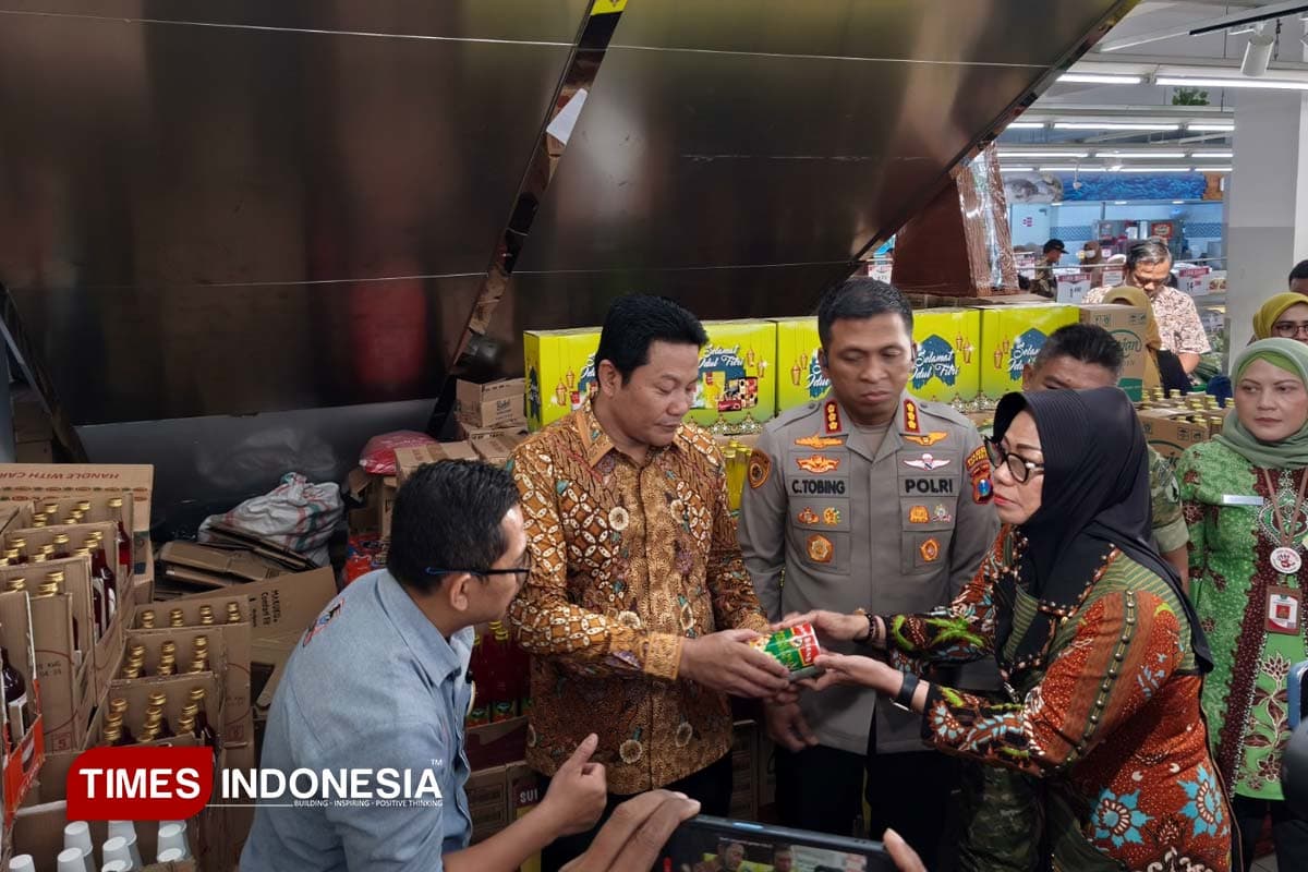 Bupati Sidoarjo Sidak Supermarket: Stok Aman, Harga Sembako Stabil