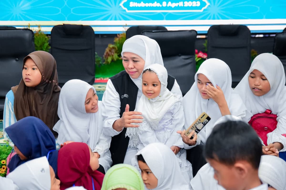 Khofifah Dukung Pembatasan Akun Media Sosial bagi Anak di Bawah 16 Tahun